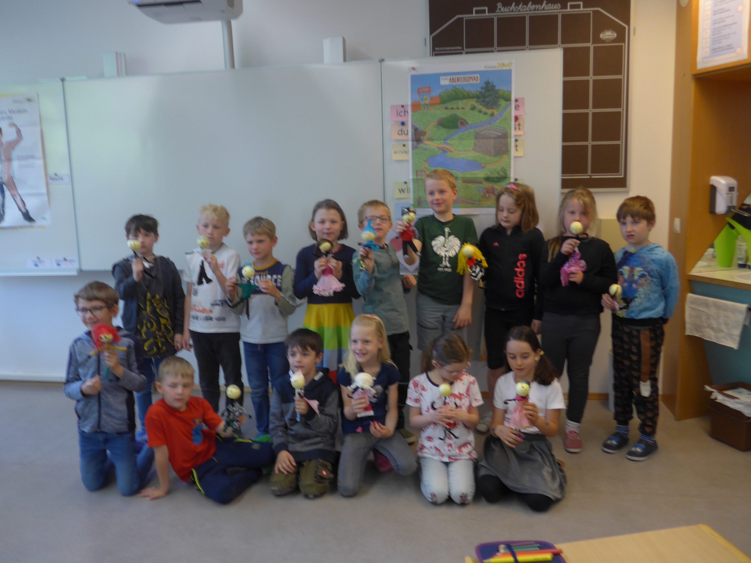 Klasse 2000 mit Frau Eller in den beiden ersten Klassen