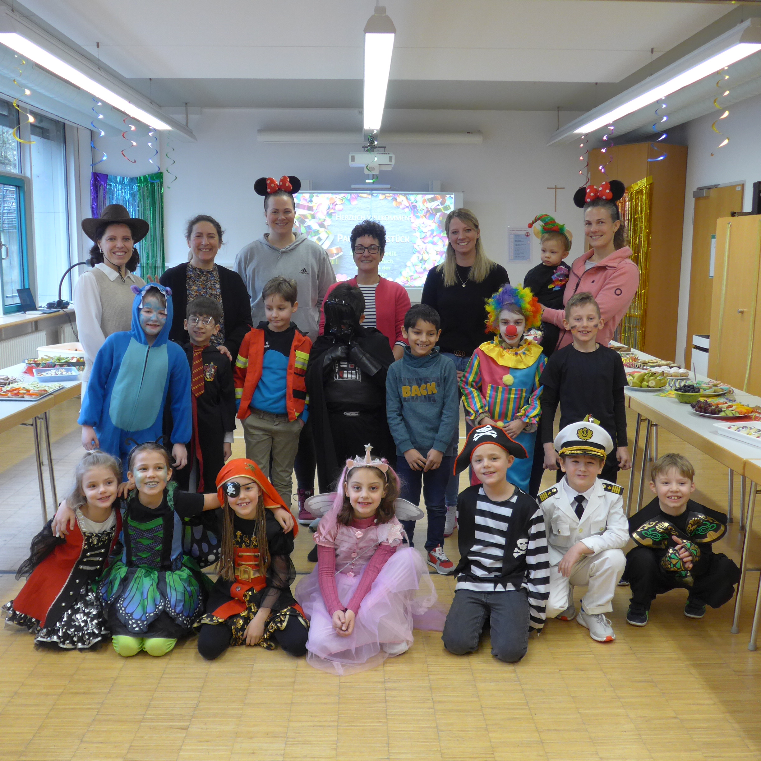 Gesundes Pausenfrühstück mit anschließendem Schulfasching