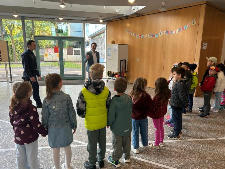 Begrüßung der 1a und Schulwegbegehung