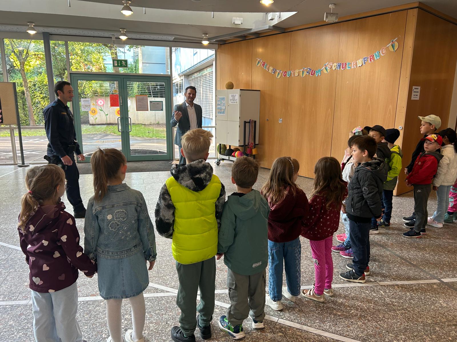 Begrüßung der 1a und Schulwegbegehung